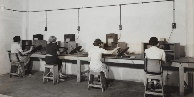 vintage newsroom women 1